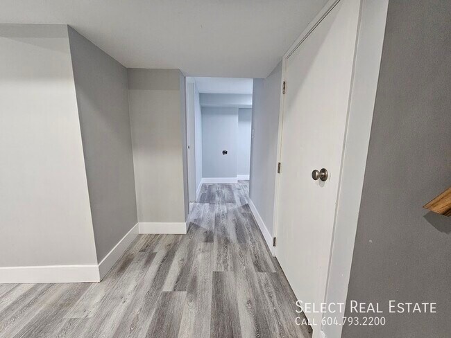 Photo du bâtiment - 45723 Lewis Ave