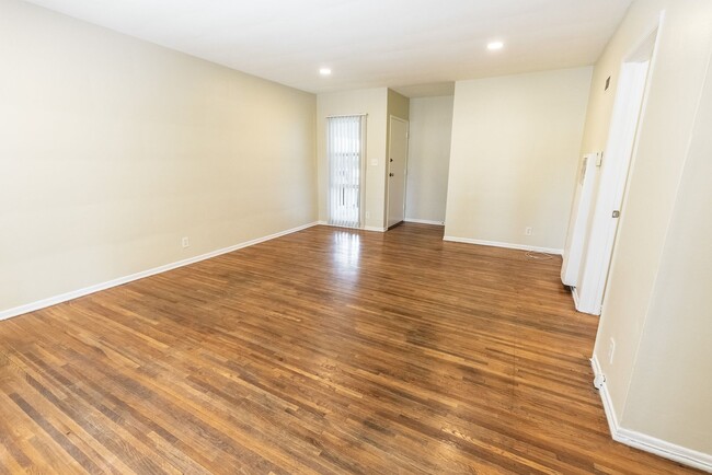 Interior Photo - 652 Veteran Ave
