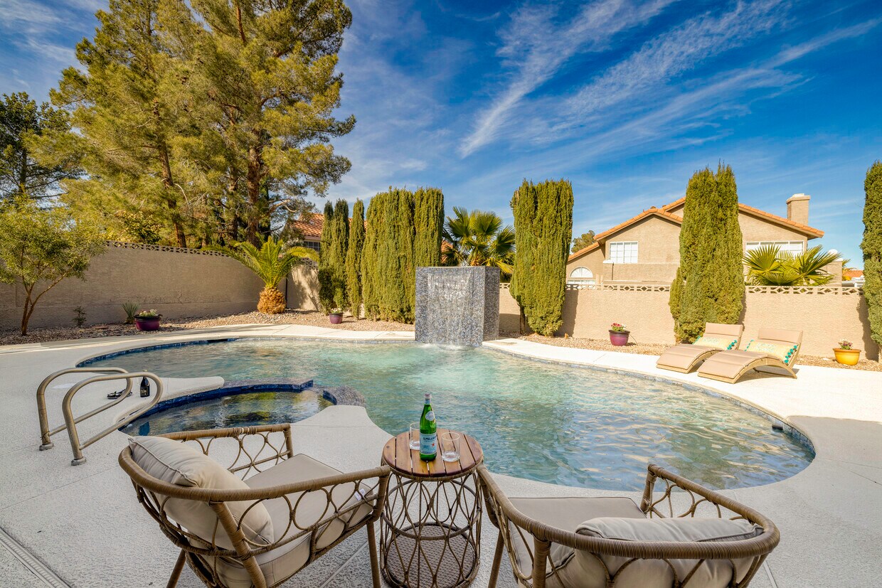 Foto principal - 8640 Inwood Dr