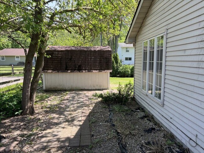 Building Photo - Spacious Ranch Style Home on the Northside