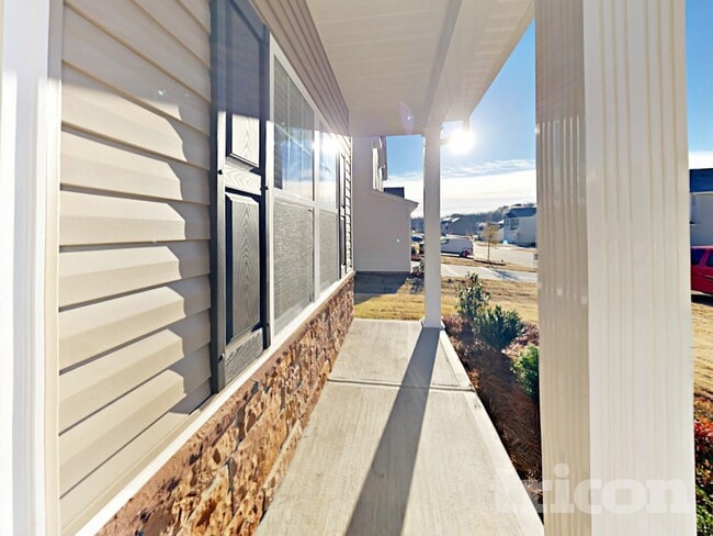 Building Photo - 1357 Waylon Ave