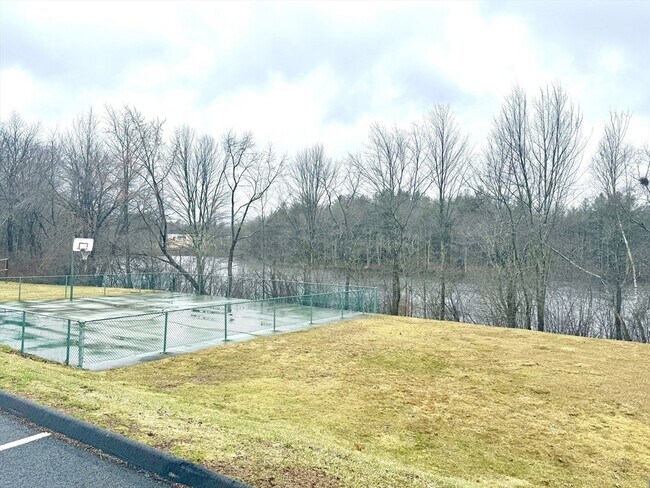Building Photo - 7 Thayer Pond Dr