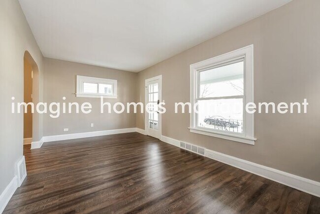 Foto del edificio - 2195 Clarence Ave