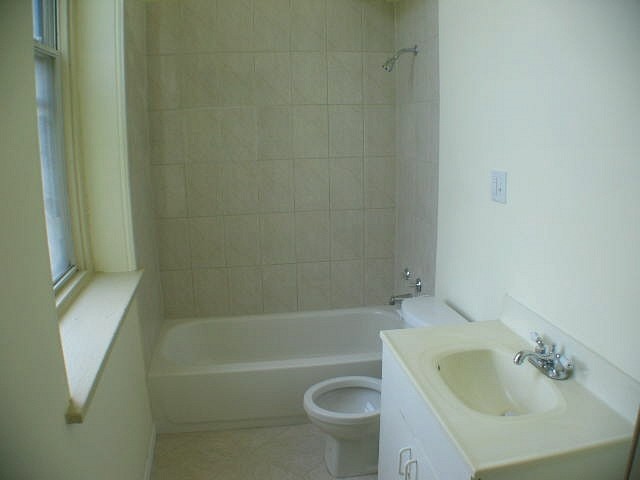 Foto del edificio - 45 E Church Ln