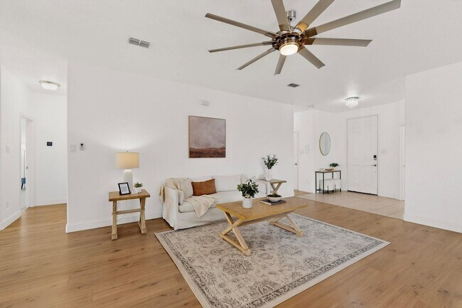 Foto del edificio - 6212 Topsail Dr