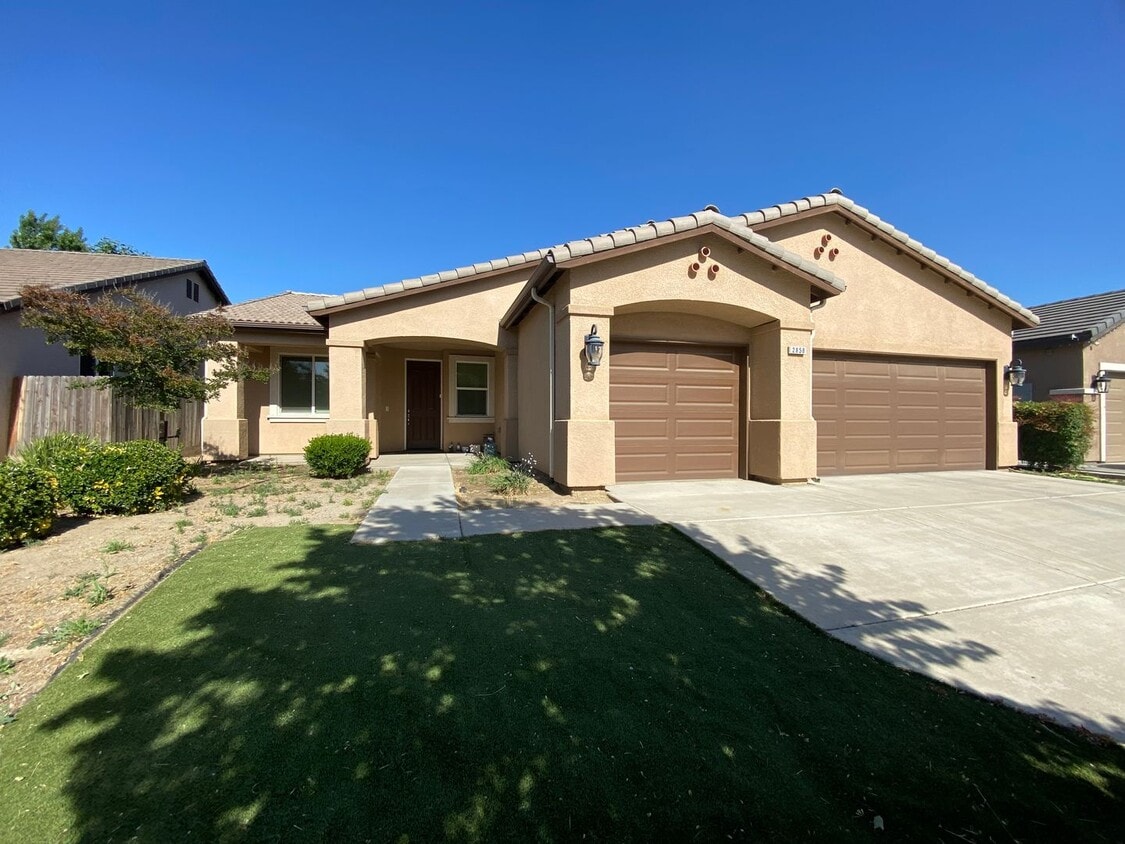 Building Photo - Beautiful Home for rent in Visalia, Ca
