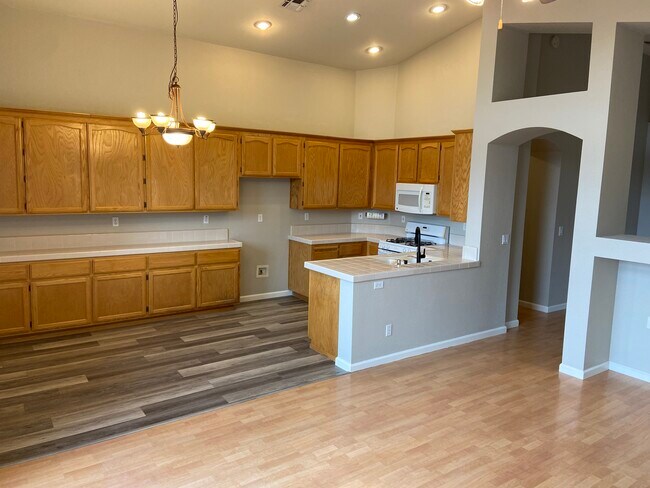 Building Photo - 1575 Latherton Way