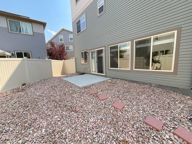 Building Photo - 3 Bedrooom Home Available Near Dublin Blvd...