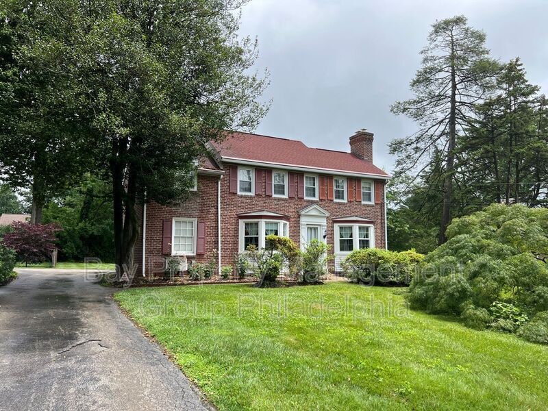 Primary Photo - 1037 Montgomery Ave
