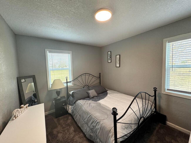 Building Photo - 400 Walker Dr