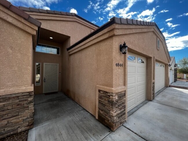 Building Photo - 4844 Mesa Amarilla Ln