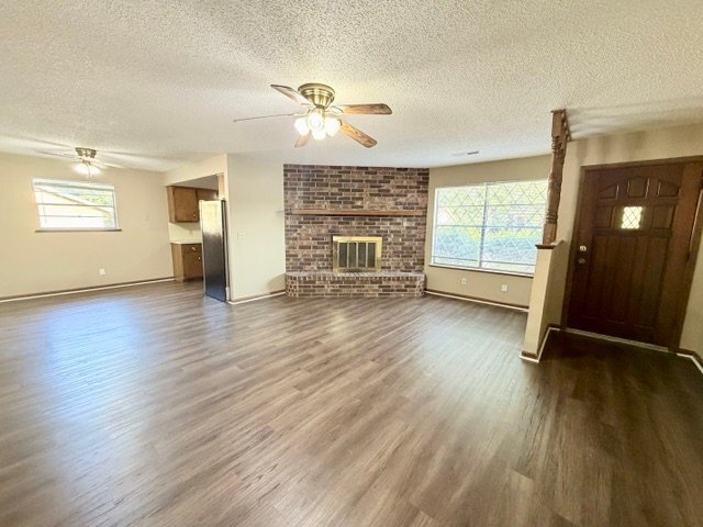 Building Photo - 2201 Pin Oak Dr