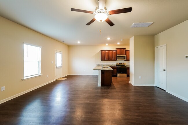 Foto del edificio - 525 Clover Cir