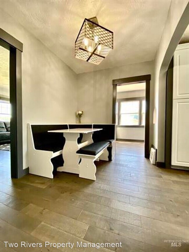 Building Photo - 3 br, 2 bath House - 1325 W 7th St