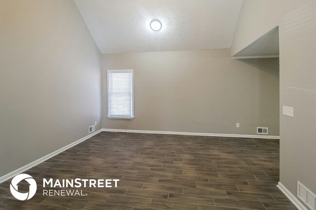 Building Photo - 25 E Country Woods Dr