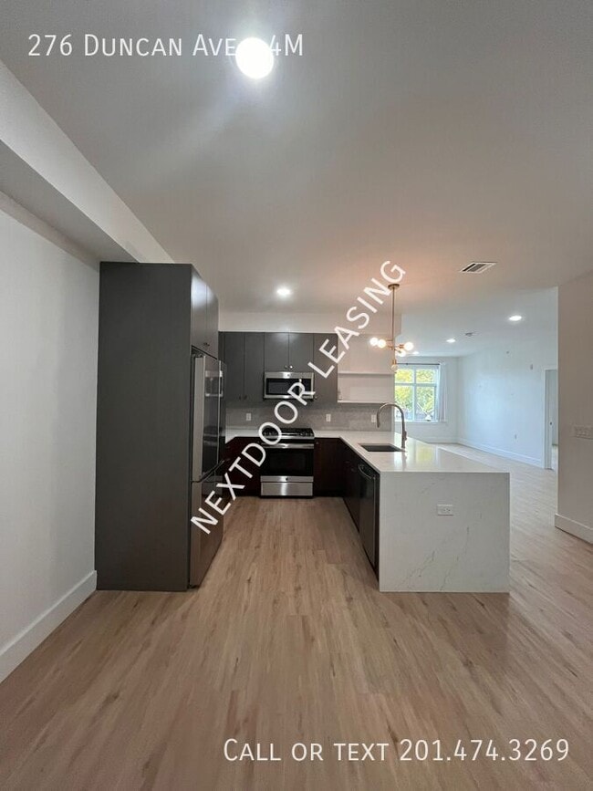 Building Photo - 276 Duncan Ave