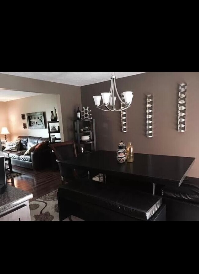 Building Photo - 3147 Laurel Ridge Cir