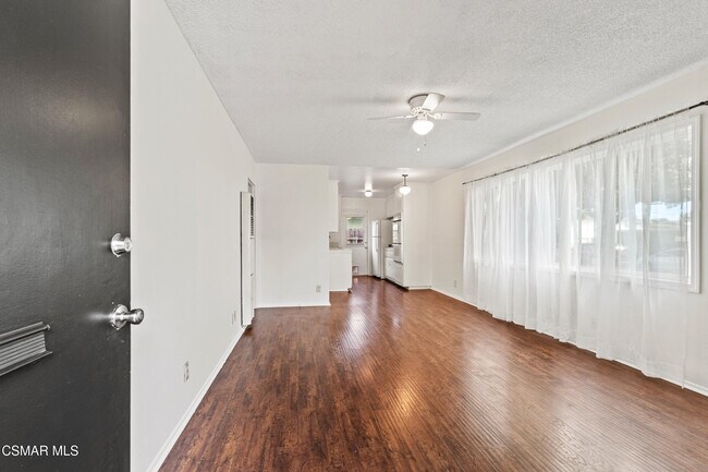 Foto del edificio - 3341 Porter Ln