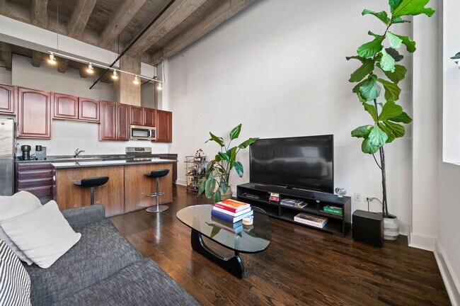 Foto del edificio - 1645 W Ogden Ave