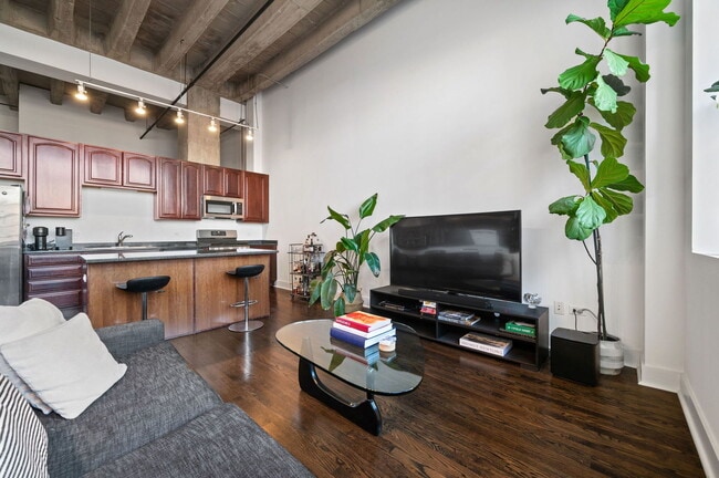 Building Photo - 1645 W Ogden Ave