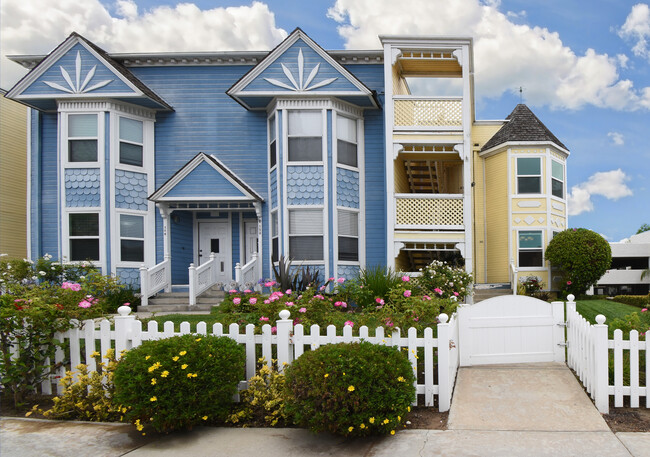Victorian Style Townhome - 100 Monterey Blvd