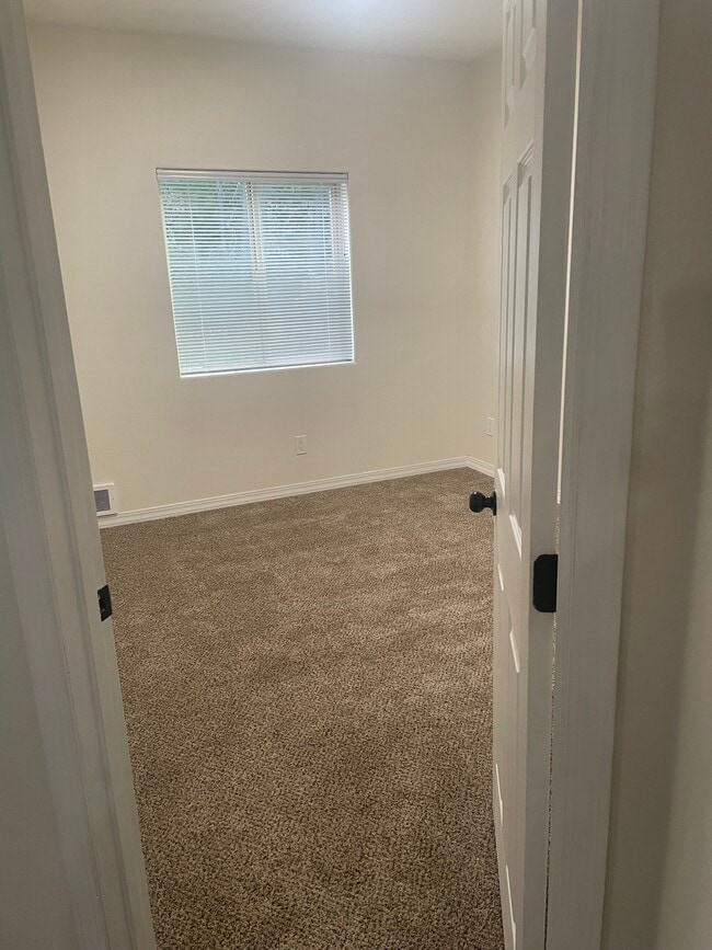 2 LARGER BEDROOMS - 1629 4th Ave W