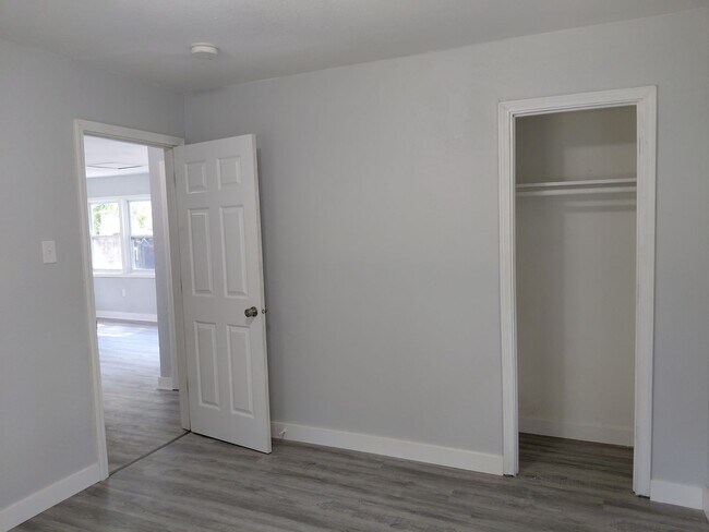 Foto del edificio - 2 bedroom 1 bath house