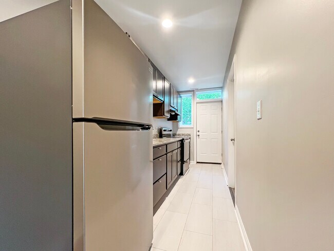 Foto del edificio - 355 Parkland Pl SE