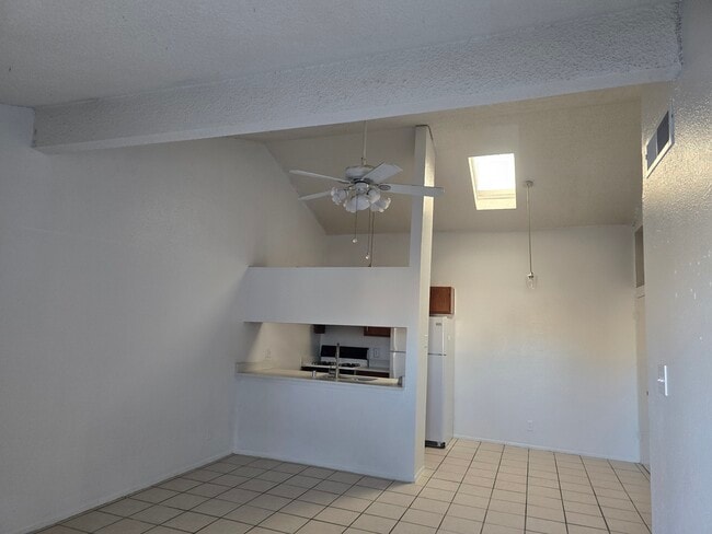 Building Photo - 684 White Cliffs Dr