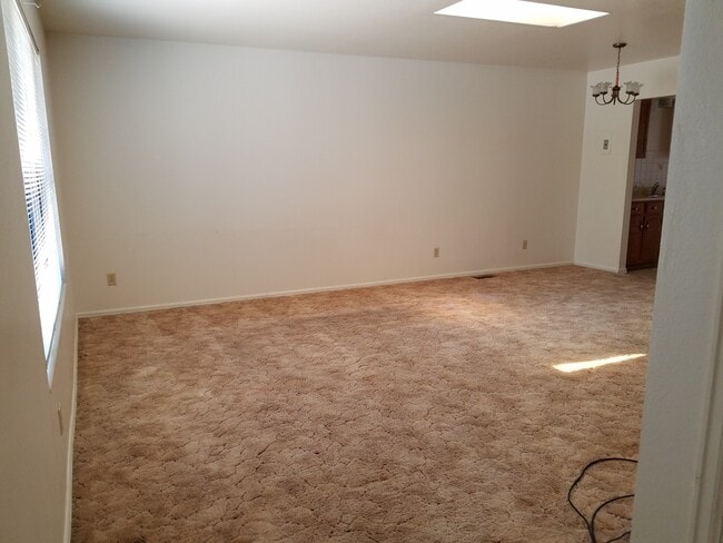 Building Photo - 2 bedroom 1 bath