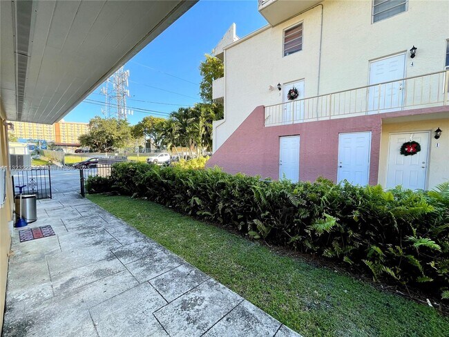 Foto del edificio - 1330 NW 6 St
