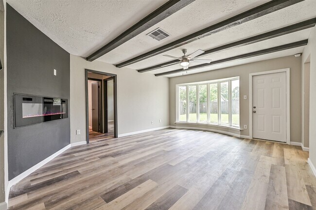 Building Photo - 16718 Barcelona Dr