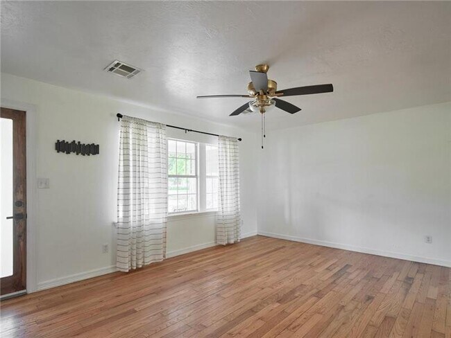 Foto del edificio - 817 NW 48th St