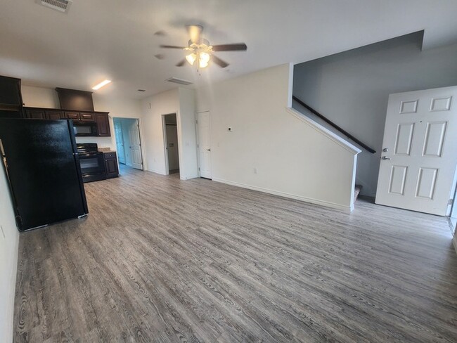 Building Photo - 6210 Red Oak Dr