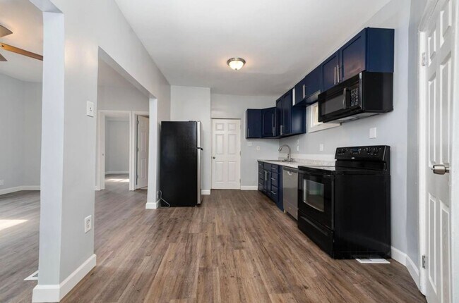Foto del edificio - E. WALNUT HILLS - Cute 2 bed in upper of 2 family
