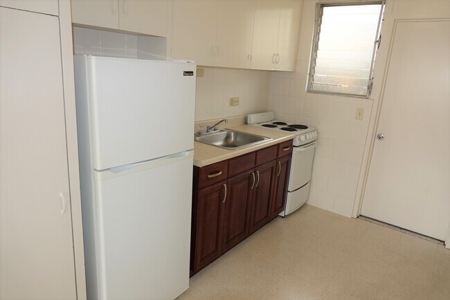 Kitchen - 743 Mahiai St