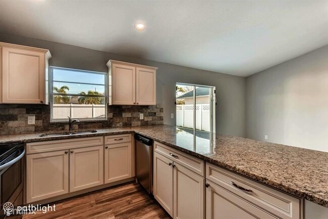 Building Photo - 3 br, 2 bath House - 6513 68th Avenue Nort...