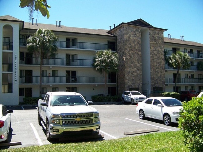 Building Photo - 2001 San Marcos Dr SE