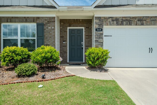 Foto del edificio - Move-In Ready 3BR Home | $2,100 with Lawncare or $2,000 Tenant Maintained