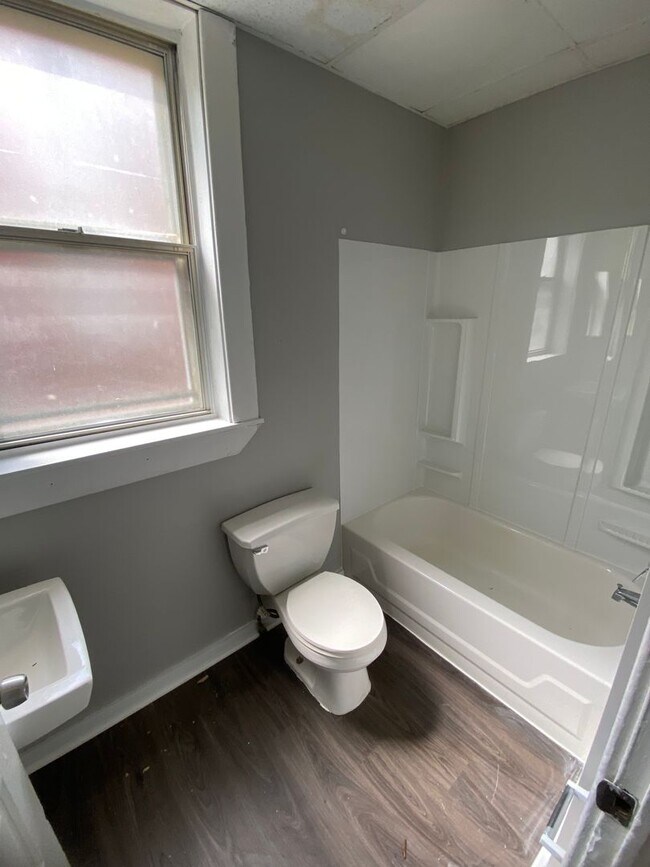 2340 LaPlace Street Unit 2, Pittsburgh, PA 15219 Room for Rent in