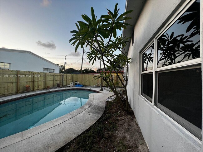 Building Photo - 41 SE 3rd Pl