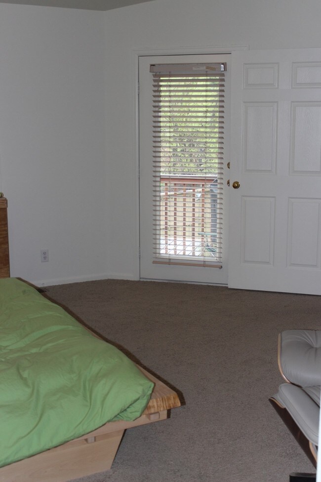 Foto del edificio - 1701 Brookhaven Cir W