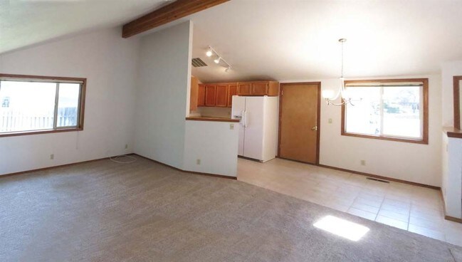 Building Photo - 3 br, 2 bath House - 761 SE Breitenbush Lane