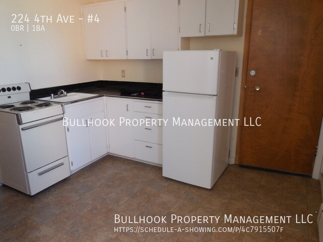 Building Photo - Downtown Living in a Spacious Studio