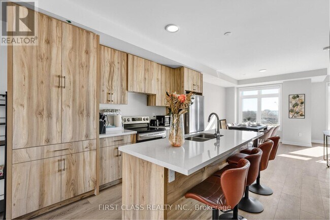 Building Photo - 25 Bullate Ln