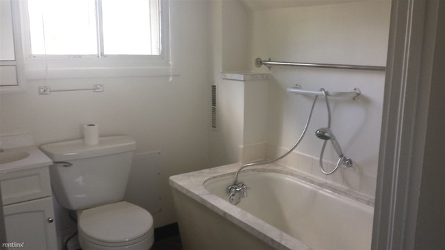 Building Photo - 324 Central Ave N