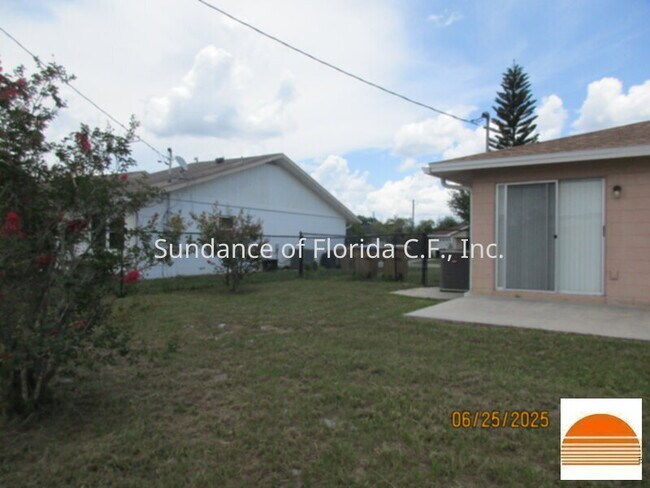 Building Photo - Fenced Yard   Osceola County