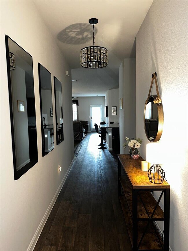 Building Photo - 708 Quarton Dr