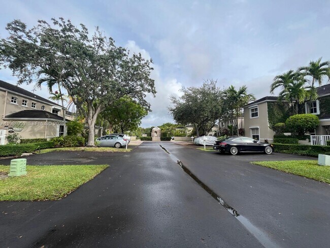 Foto del edificio - 5570 SW 70th Pl S