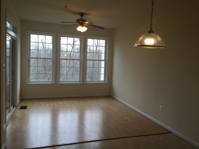 Foto del edificio - Oversized Townhome in Crofton Farms
